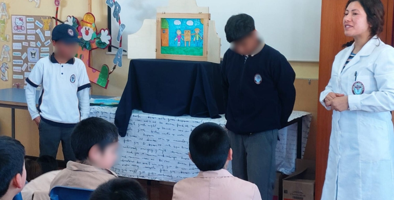 Estudiantes de 7° Básico realizan cuenta cuentos de Kamashibai